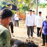Kapolda Banten, Menyerahkan dan Hadiri Penyembelihan Hewan Qurban di Halaman Masjid Baiturrahman