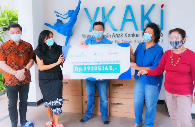 Anak-anak Pejuang Kanker YKAKI di 8 Kota Terima Donasi Masker