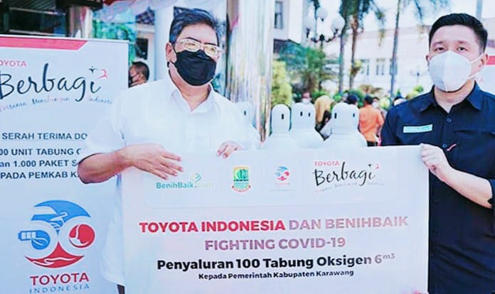 Toyota Indonesia Donasi 100 Tabung Oksigen untuk Faskes di Karawang