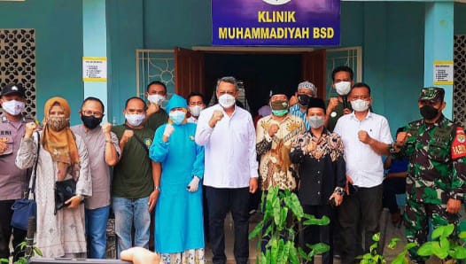 Wali Kota Tangsel Tinjau Vaksinasi Massal di Perguruan Muhammadiyah
