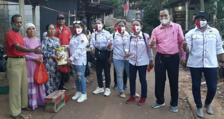Relawan Jokowi Berikan Bantuan Moril dan Materil Kepada Ibu Turyani
