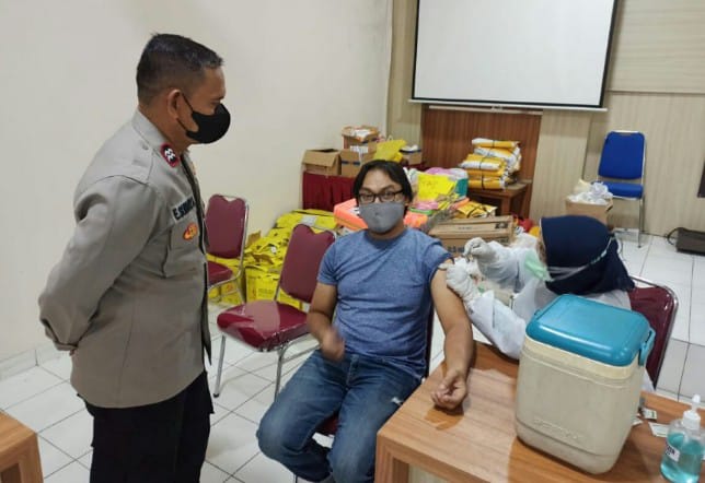 Sambut Hari Pahlawan 2021, Polsek Kedu Gelar Vaksinasi Presisi Istimewa