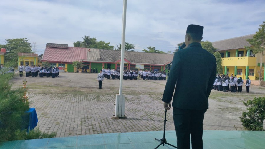 Upacara Peringatan Hari Guru Nasional dan HUT PGRI ke-77