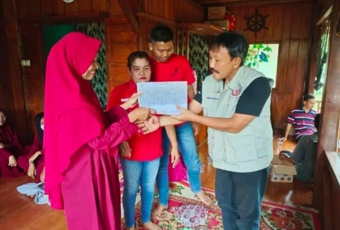 PDI Fasilitasi Relawan IHB Buatkan KK Barcode untuk Masyarakat Mancak