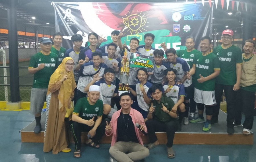 Tim Futsal Remaja Masjid Baitul Mu'minah Juara Pertama