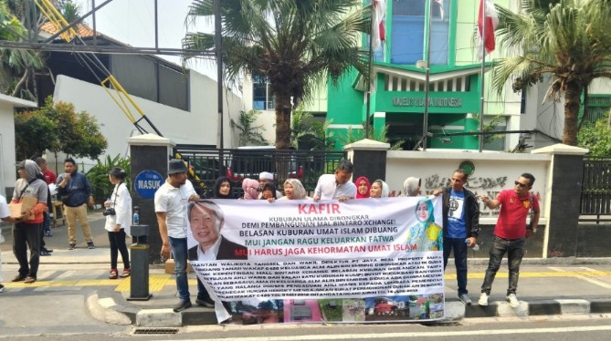 Didampingi Pengacara dan Relawan, Ibu Yatmi Sambangi Kantor Pusat MUI Guna Meminta Fatwa Terkait Lahan Wakaf di Mall Bintaro X-Change