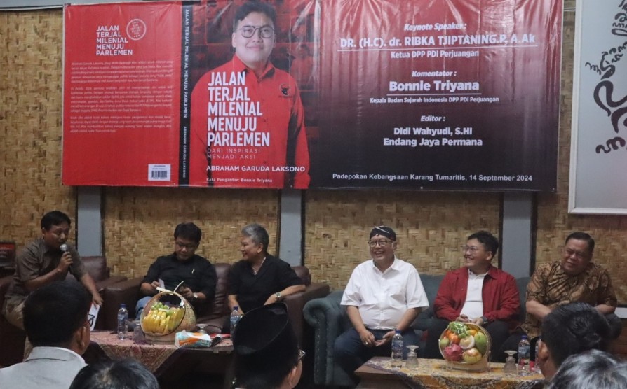 Jejak Politisi Milenial Abraham Dibukukan, Dibedah Bonni Triyana