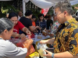Abraham Berbagi Kasih pada Perayaan Hari Pangan Sedunia