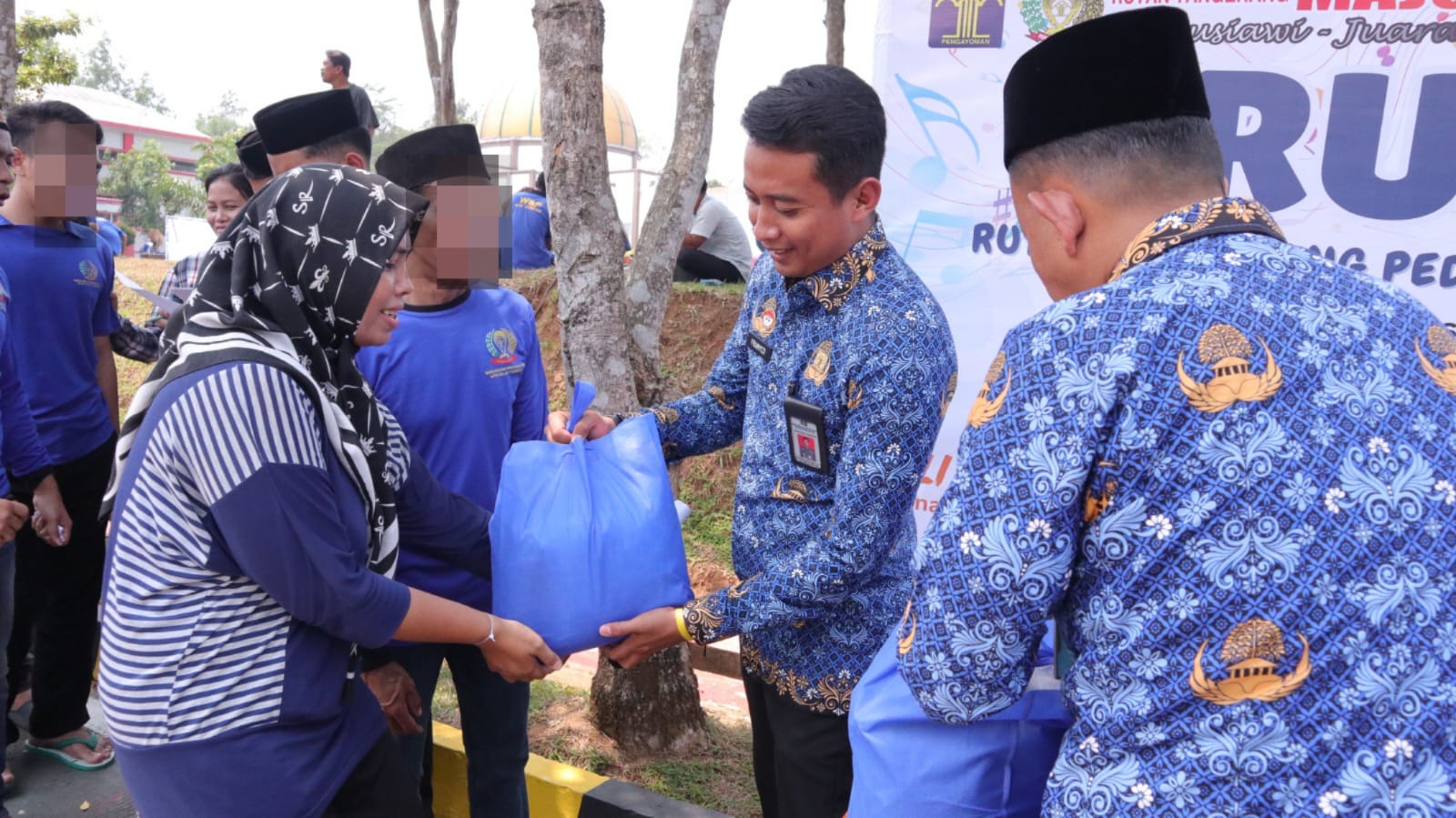 Jelajahi acara bakti sosial RUPAWAN di Rutan Kelas I Tangerang, yang memberikan 300 paket sembako kepada keluarga warga binaan dan tahanan. Acara ini mendukung Program Asta Cita Presiden dan memperkuat hubungan antara Rutan Tangerang dengan masyarakat. Temukan bagaimana kegiatan ini membawa manfaat langsung bagi yang membutuhkan!