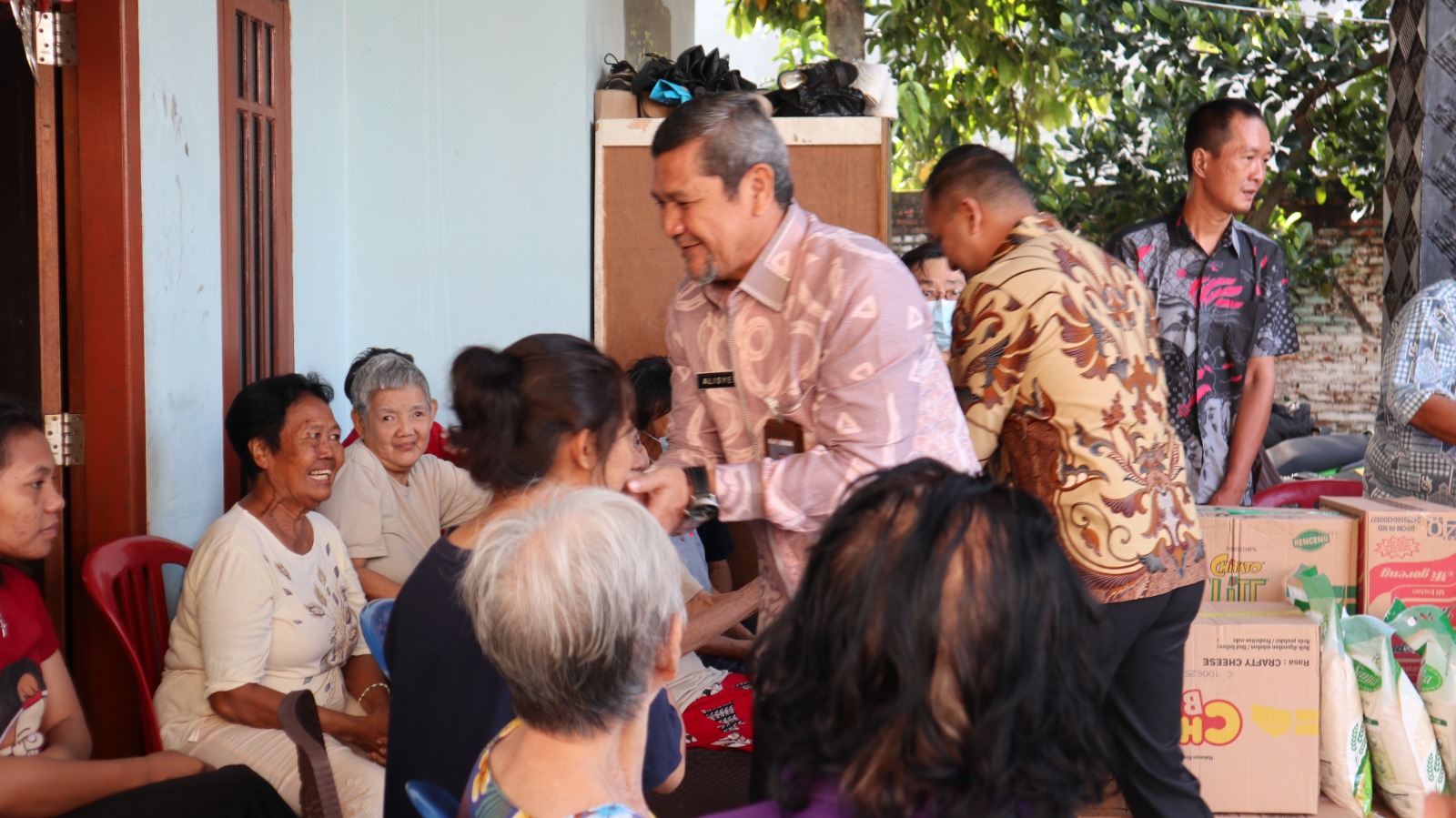 Kementerian Imigrasi dan Pemasyarakatan menyalurkan bantuan sosial untuk lansia di Tangerang, menunjukkan komitmen terhadap kesejahteraan masyarakat.