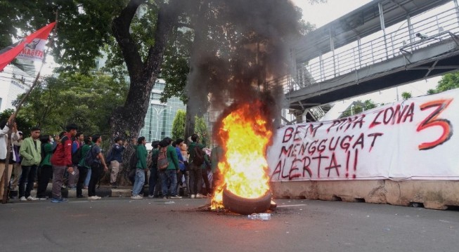 Aksi Demonstrasi 100 Hari Kinerja Kabinet Prabowo-Gibran