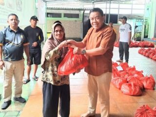 Sambut Ramadhan 1446 H, DKM Al Bayyinah Serpong Park Donasikan 420 Paket Sembako Kepada para Mustahik