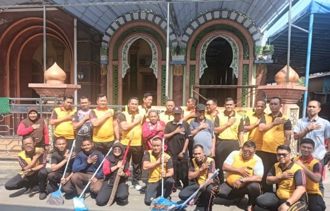 Polsek Neglasari Gelar Safari Ramadhan dan Kerja Bakti di Masjid