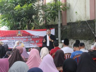 Abraham Garuda Laksono berkomitmen memperjuangkan aspirasi warga Curug, Tangerang, dalam reses yang diadakan di Balai Warga RW 16. Warga menyampaikan keluhan terkait infrastruktur, kepemudaan, dan kesehatan, yang akan dibawa ke rapat dewan.