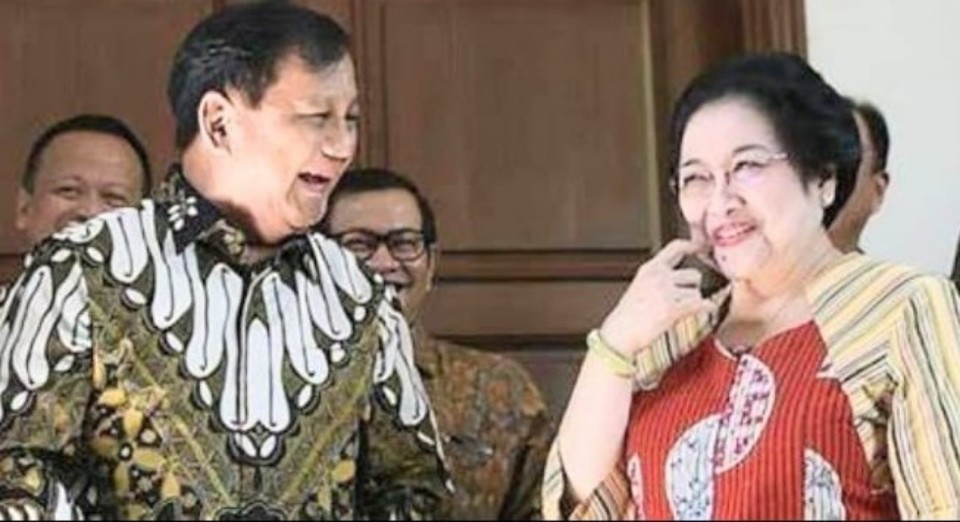 Mega-Prabowo dan Cinta Segitiga Sinyal di tengah fenomena