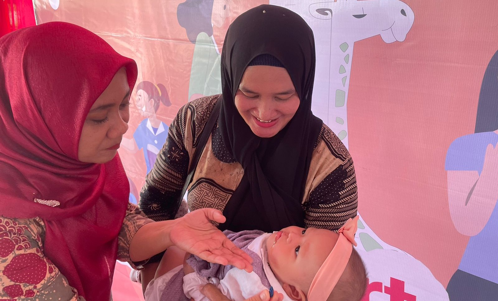 Posyandu Alfamart hadir sebagai jembatan kesehatan untuk ibu dan balita, menawarkan layanan kesehatan dan edukasi di seluruh Indonesia