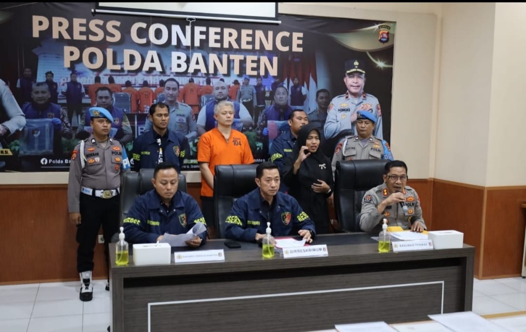Polda Banten menangkap Charlie Chandra terkait pemalsuan dokumen tanah PIK 2. Penangkapan dilakukan setelah upaya persuasif gagal