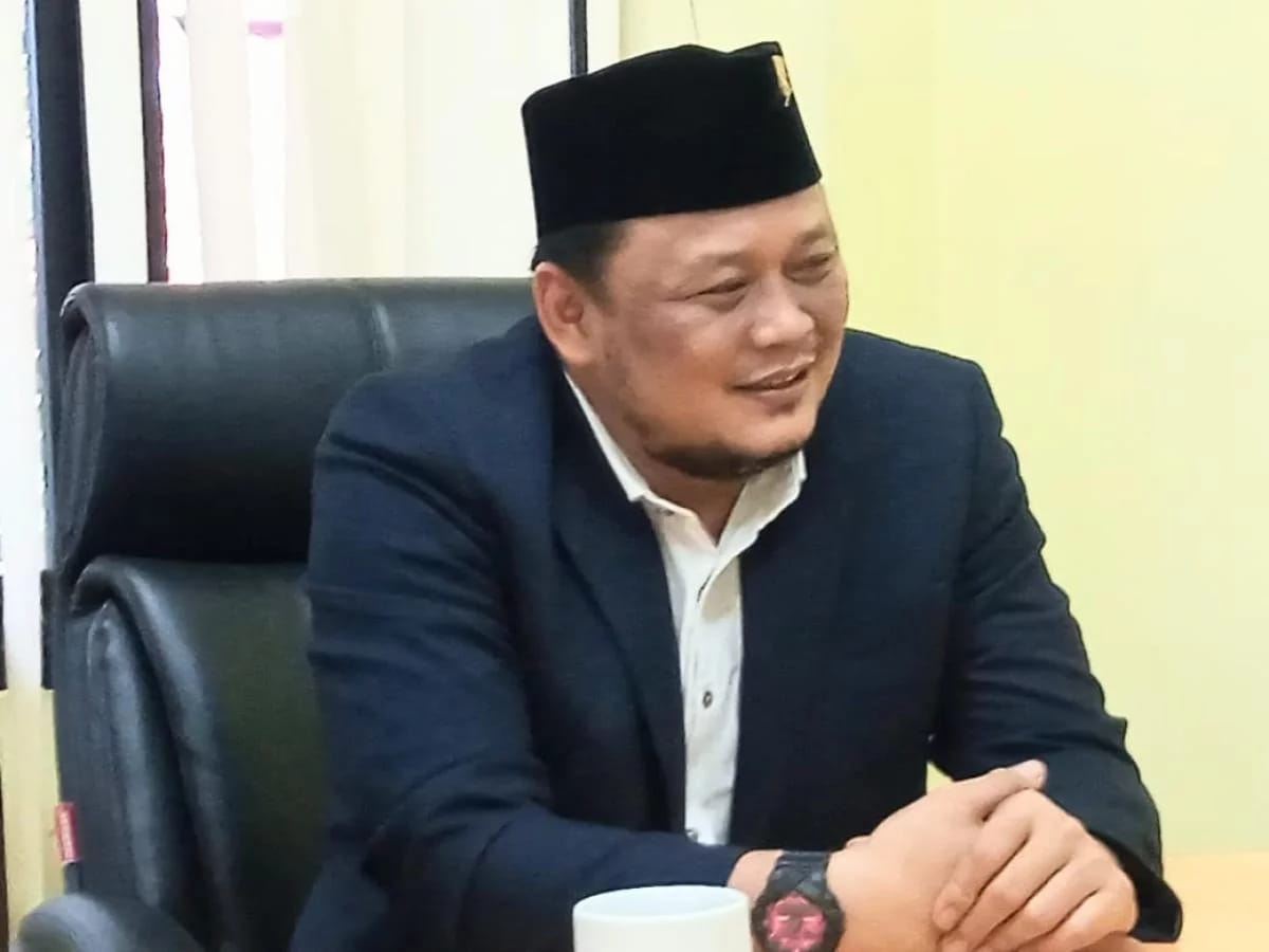 Komisi II DPRD Tangerang respons penutupan TPA Jatiwaringin oleh KLH, soroti pengelolaan sampah yang buruk dan perlunya teknologi ramah lingkungan.