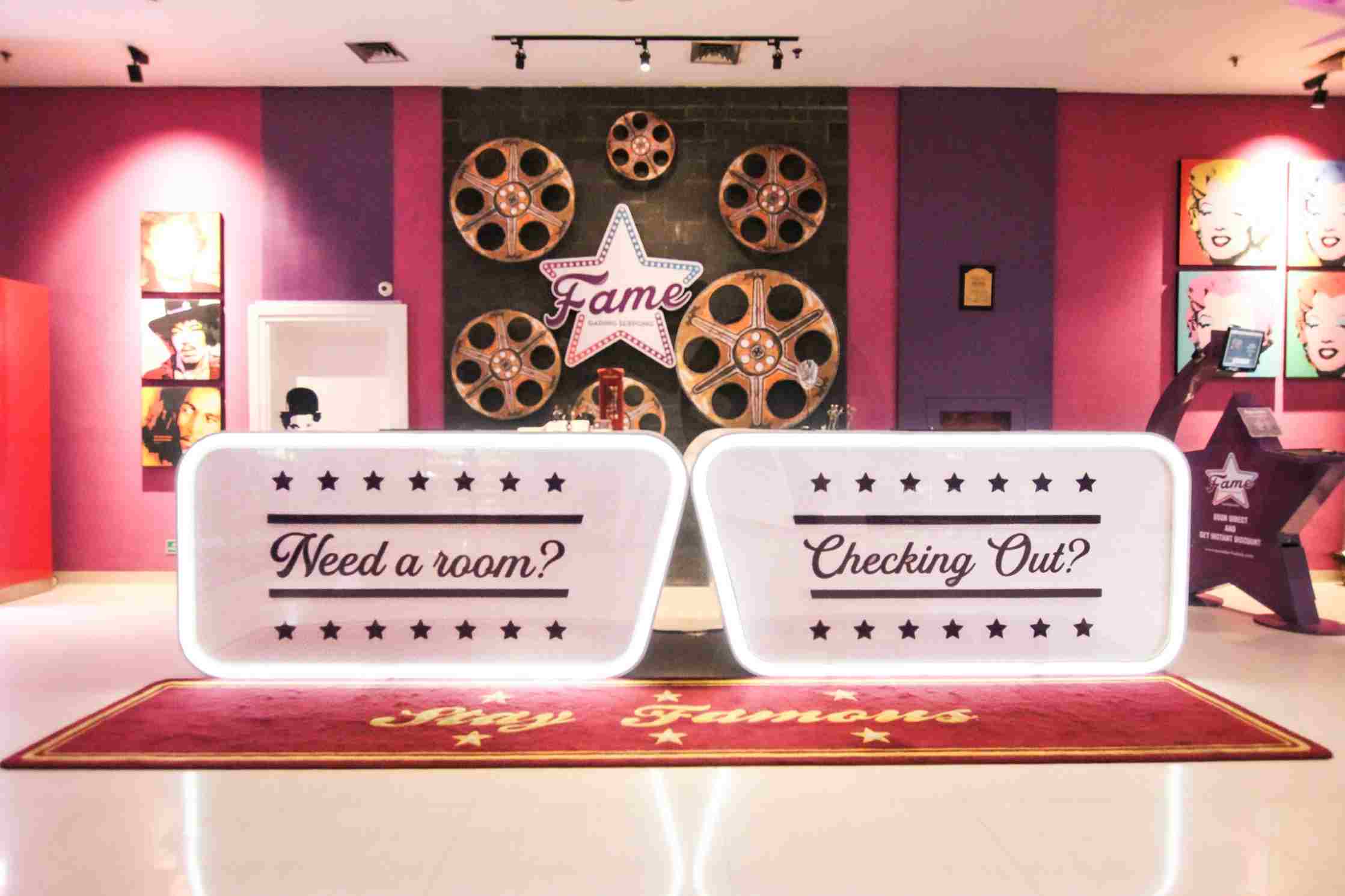 Rasakan sensasi staycation berbeda di Fame Hotel Gading Serpong, hotel bertema Music & Movie dengan fasilitas lengkap dan nyaman.