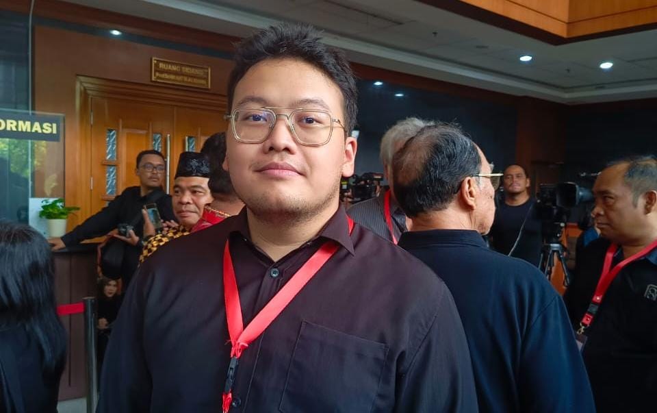Abraham Garuda Laksono dukung sidang putusan Hasto Kristiyanto di PN Jakarta. Baca lengkap pernyataan & orasinya untuk tegakkan keadilan!