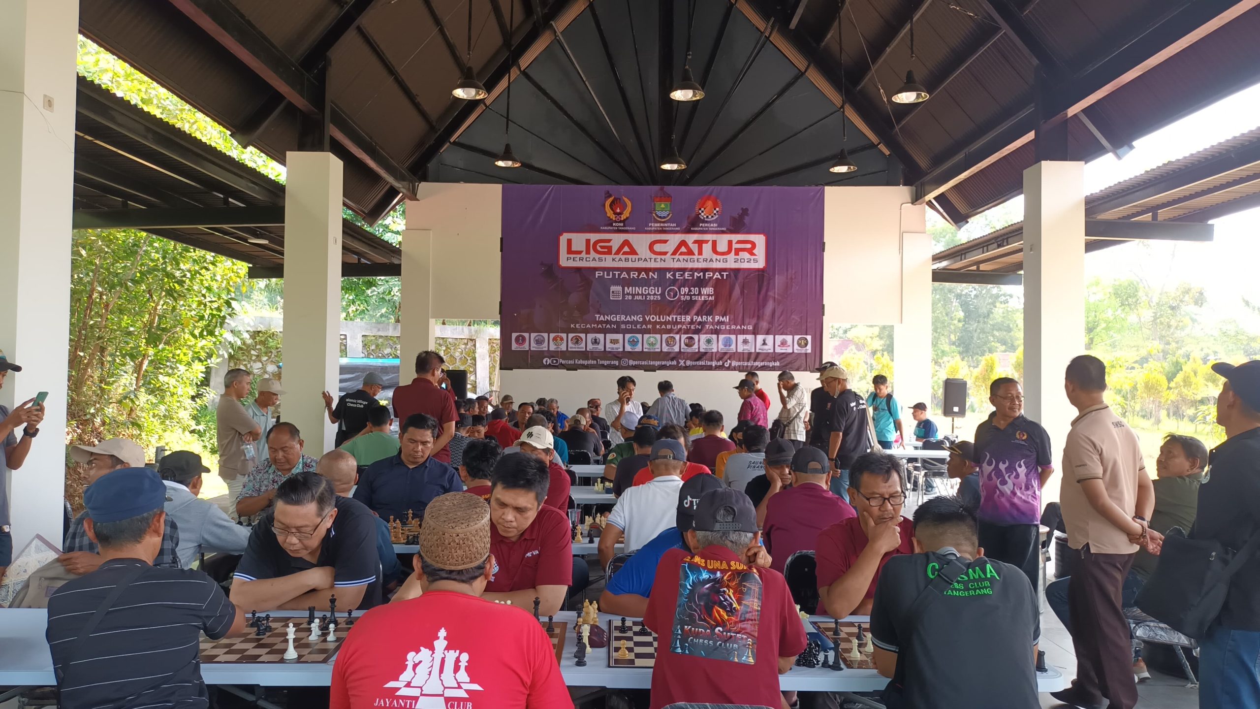 Liga Catur Percasi Kabupaten Tangerang sukses digelar di Hari Catur Internasional, melibatkan 16 klub dan dukungan penuh dari pemerintah.