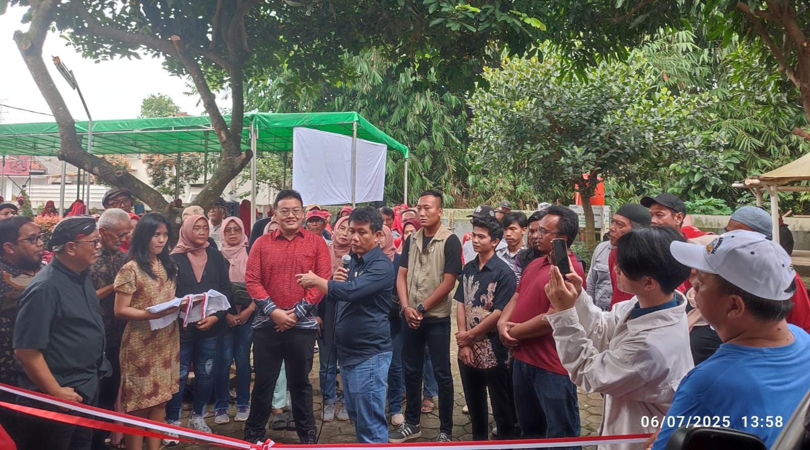 Mobil perpustakaan keliling Abraham dan Bonnie Triyana hadir untuk meningkatkan literasi generasi Z dan Alpha di Tangerang.