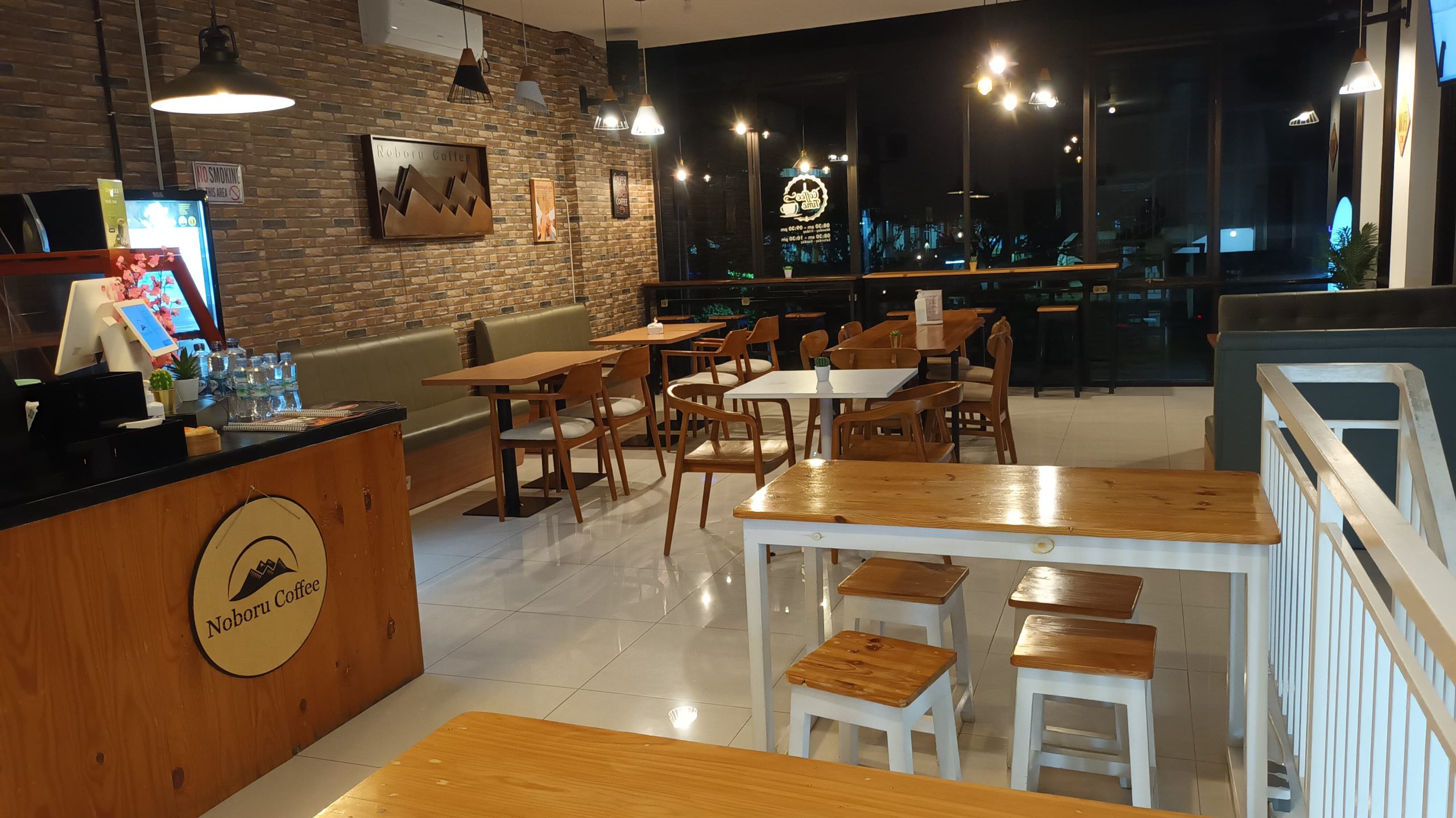 Noboru Coffee, tempat nongkrong nyaman di Citra Raya. Menu beragam, fasilitas lengkap, dan lokasi strategis dekat kampus Esa Unggul.