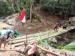 Warga Glinggangan dan Sambong Nderek Nyuwun Kawelasanipun