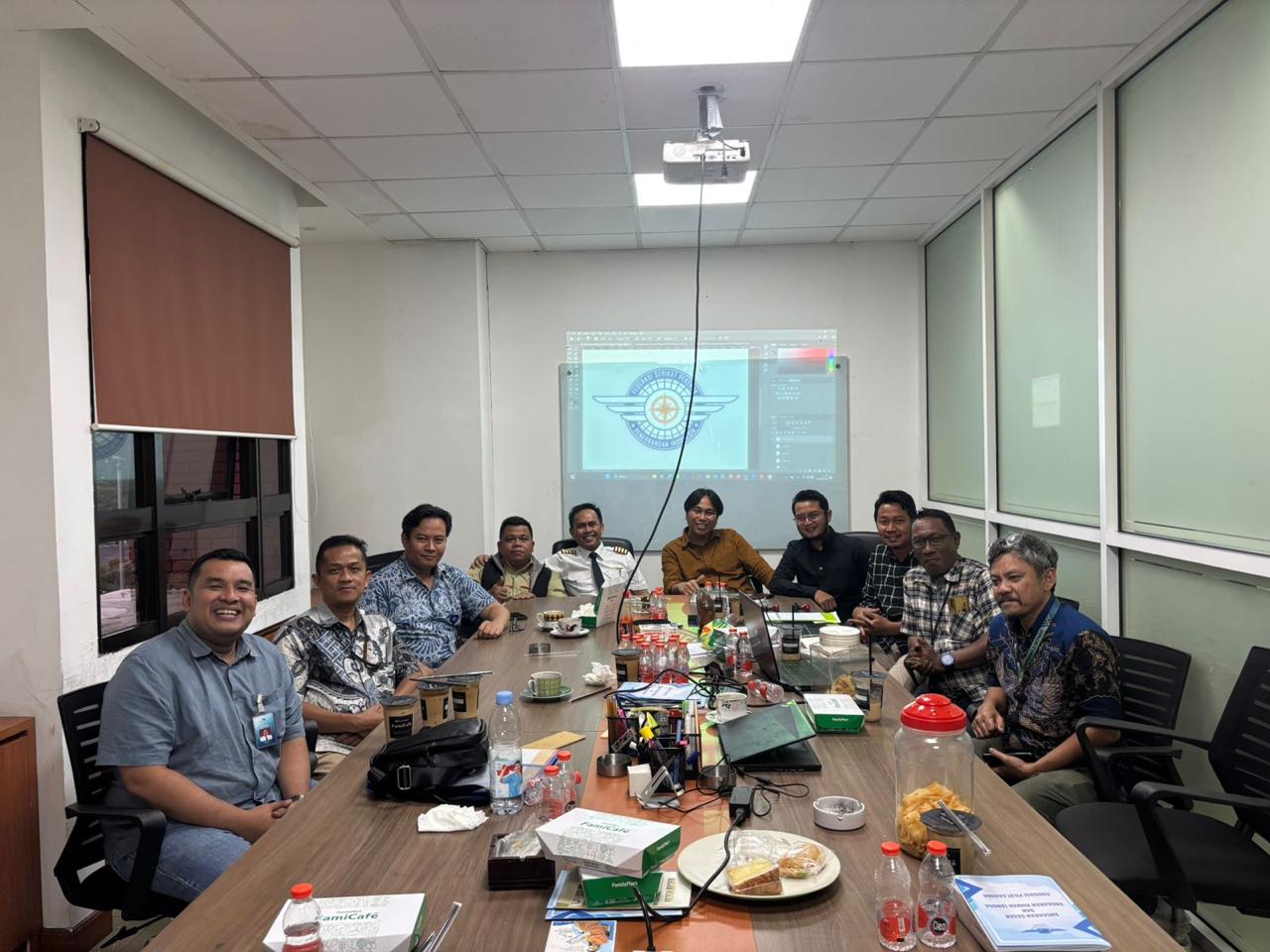 Lima serikat pekerja penerbangan nasional bersatu membentuk FSPPI untuk memperkuat kedaulatan dan kesejahteraan industri udara Indonesia.