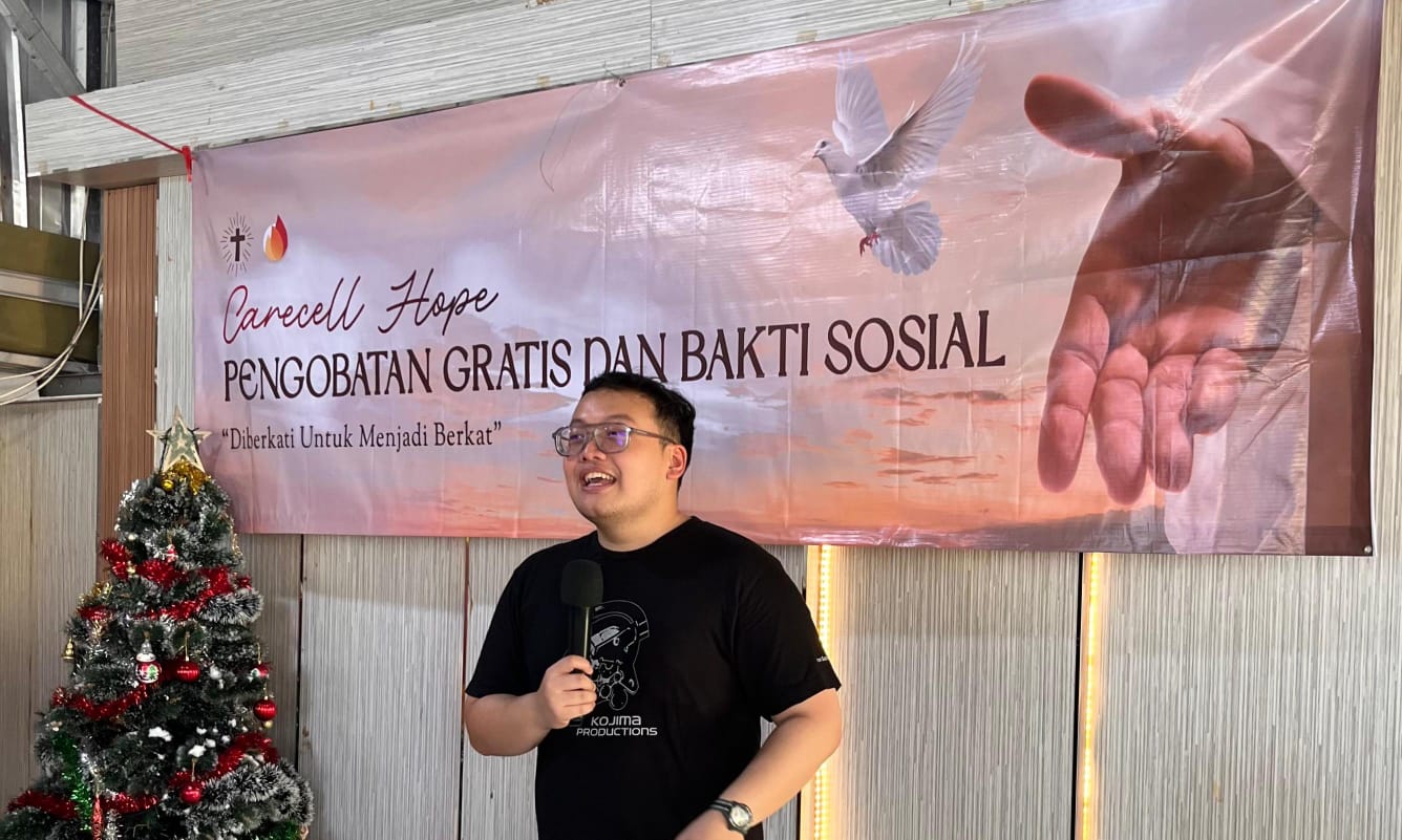 Bakti sosial Natal DPRD Banten Abraham Garuda Laksono bersama komunitas gereja gelar pengobatan gratis dan santunan lansia di Tangerang.