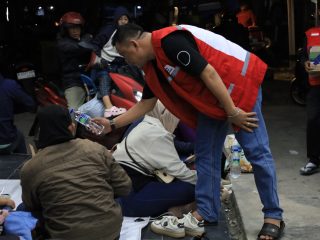 PMI Kabupaten Tangerang siagakan posko mudik di Cikupa dengan layanan air minum, cek kesehatan, ambulans, dan masker gratis.