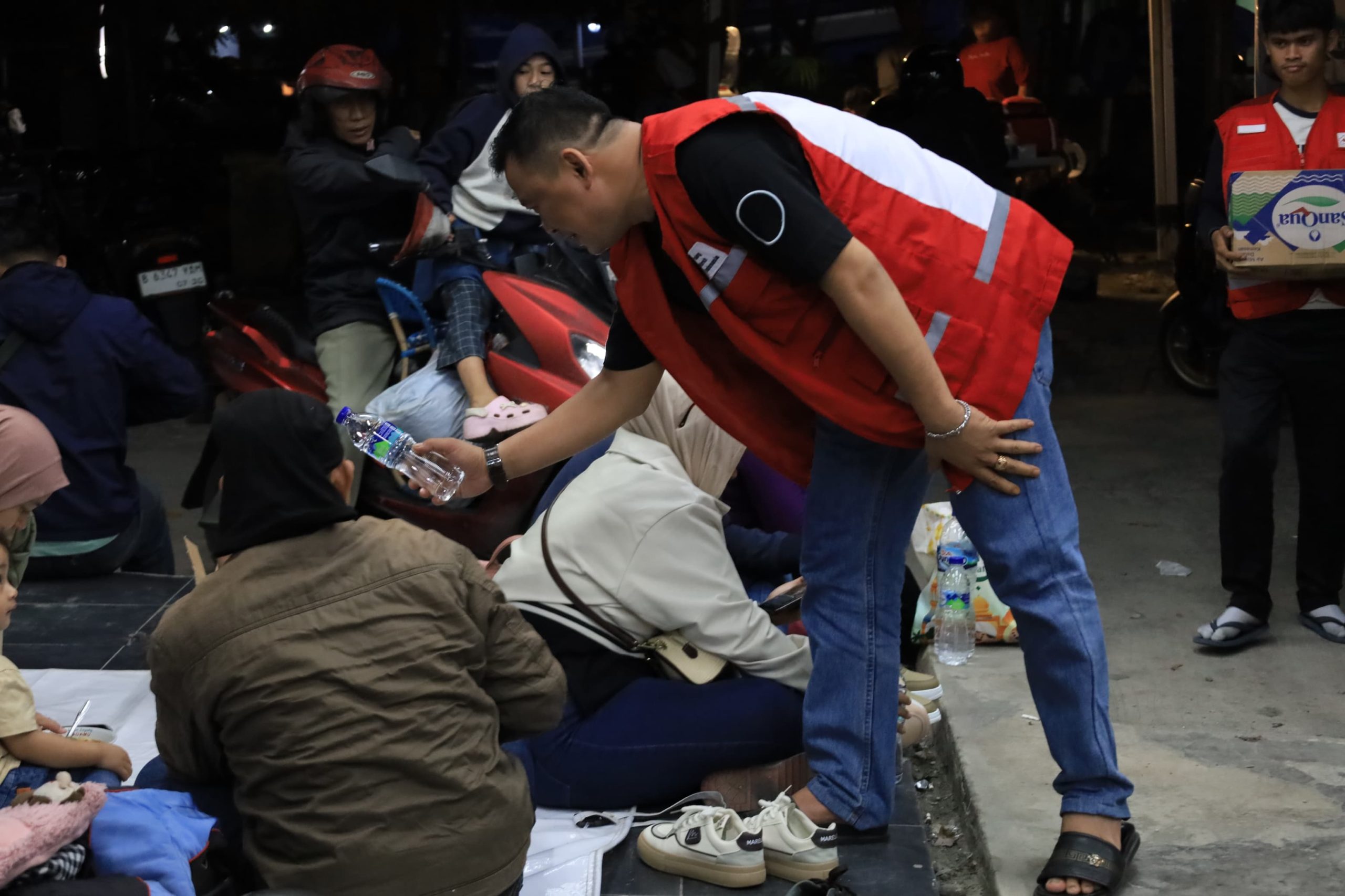 PMI Kabupaten Tangerang siagakan posko mudik di Cikupa dengan layanan air minum, cek kesehatan, ambulans, dan masker gratis.