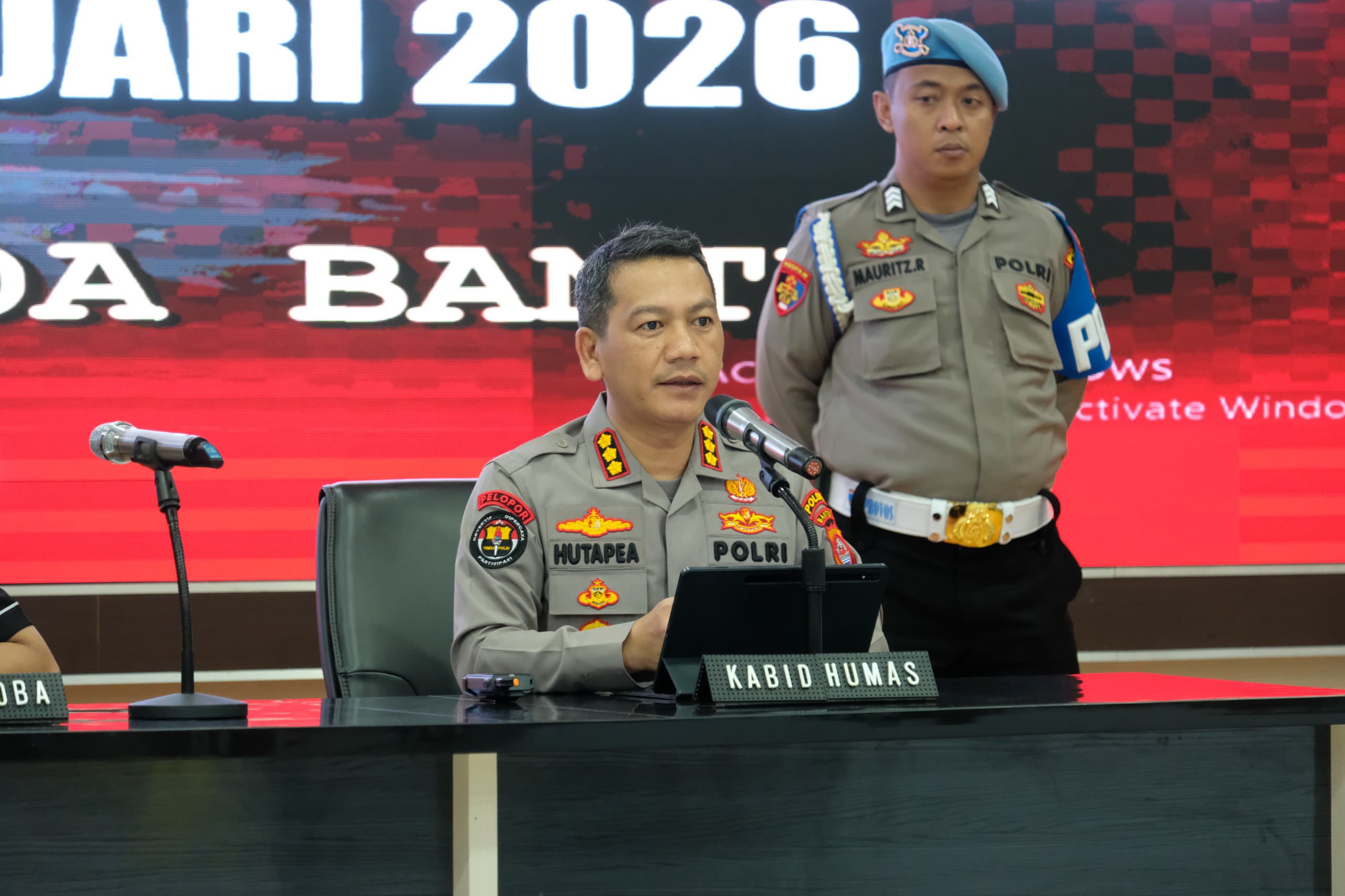 Polda Banten ungkap kasus TPPO, pasutri diduga merekrut remaja dengan modus lowongan kerja restoran lalu mengeksploitasi korban lewat aplikasi MiChat.