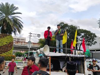 Ratusan Massa Demo di Kedubes AS dan Kemenlu, Kecam Serangan ke Iran