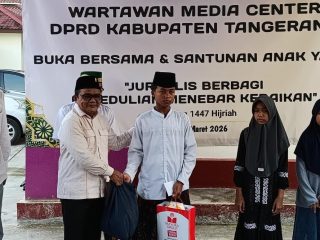 Jurnalis Media Center DPRD Kabupaten Tangerang santuni puluhan anak yatim dan gelar buka puasa bersama pada Ramadan 1447 Hijriah.