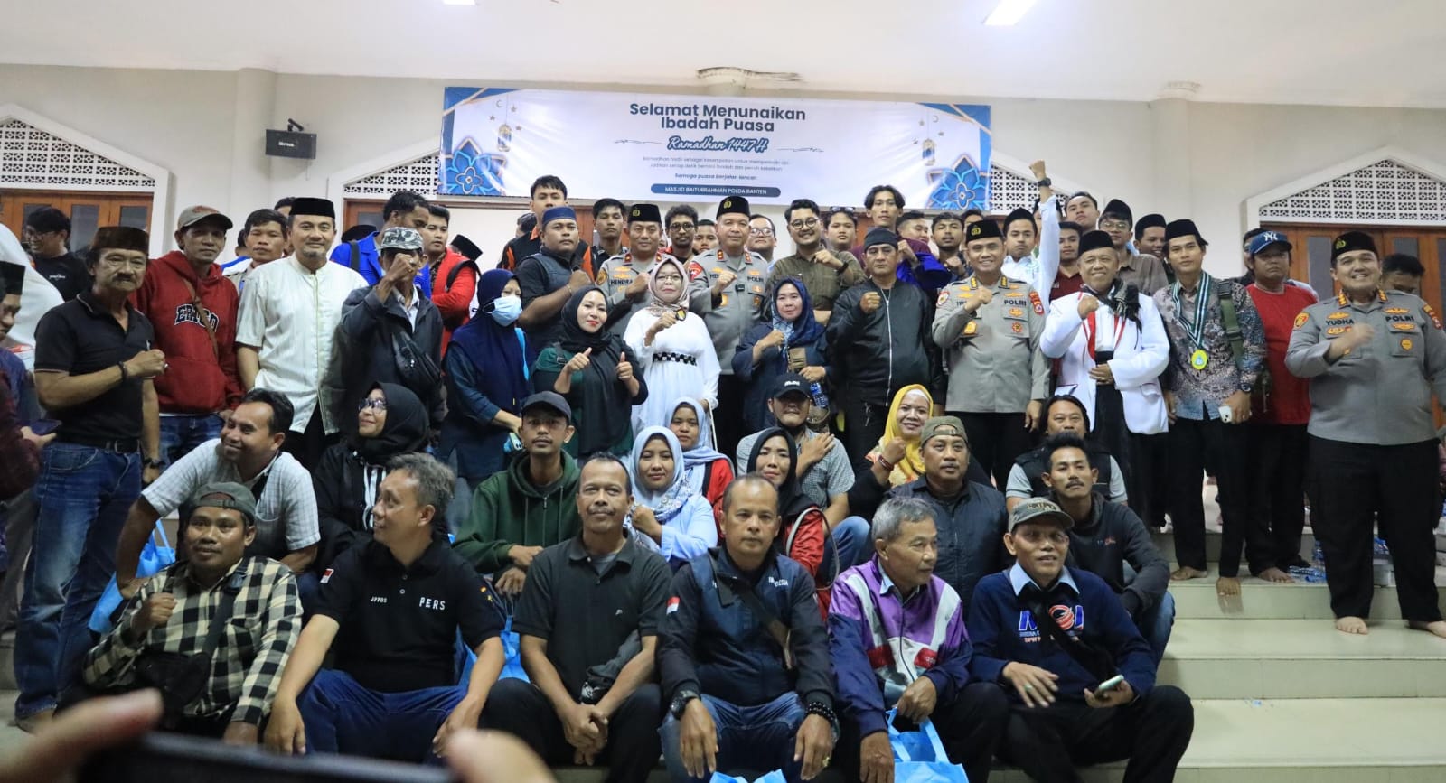 Kapolda Banten ajak mahasiswa dan pers perkuat sinergi saat peringatan Nuzulul Quran dan buka puasa bersama di Masjid Baiturrahman Polda Banten.