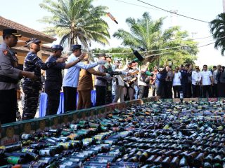 Pemusnahan miras Polda Banten, Operasi Pekat Maung 2026, 7.733 botol miras dimusnahkan