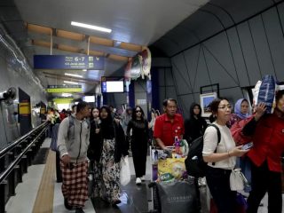 Arus balik Lebaran 2026 di Bandung masih padat. Penumpang kereta api tinggi, okupansi tembus 101 persen, layanan tetap optimal dan aman.