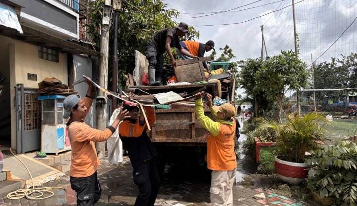 DLH Kota Tangerang catat penurunan drastis volume sampah saat Idulfitri 1447 H, layanan tetap lancar dan lingkungan terjaga bersih.