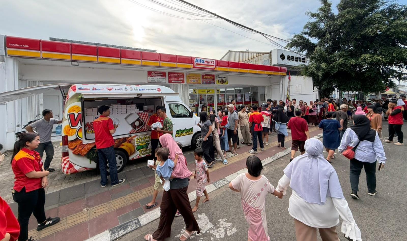 Warteg Gratis Alfamart Ramadan 2026 bagikan 60.000 paket buka puasa di 34 kota, sekaligus dukung UMKM warteg dan ekonomi rakyat.