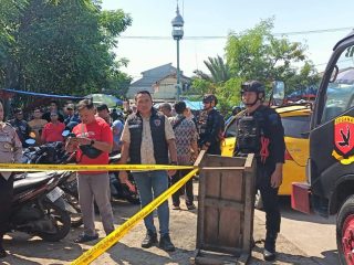 Warga Kutajaya resah temuan kotak misterius. Polisi pastikan isi tak berbahaya, hanya bangkai kucing, dan lakukan penyelidikan lanjutan.