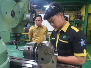 UKK SMKN 5 Tangerang libatkan penguji industri di PT Formosa, bukti link and match untuk hasilkan lulusan SMK yang kompeten dan siap kerja.