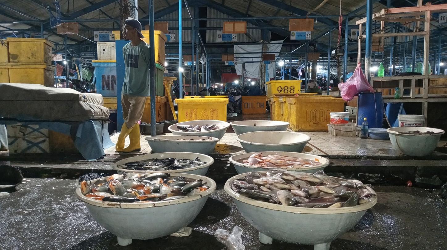 Harga ikan di TPI Cituis Tangerang masih tinggi pasca Tahun Baru. Pedagang sebut kenaikan biaya plastik dan faktor cuaca sebagai penyebab utama.