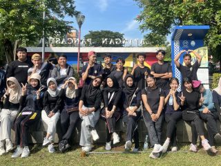 Mahasiswa PPKn UPGRIS adakan Sehat Bersama di Simpang Lima untuk dorong gaya hidup sehat dan kebersamaan di tengah aktivitas kuliah.