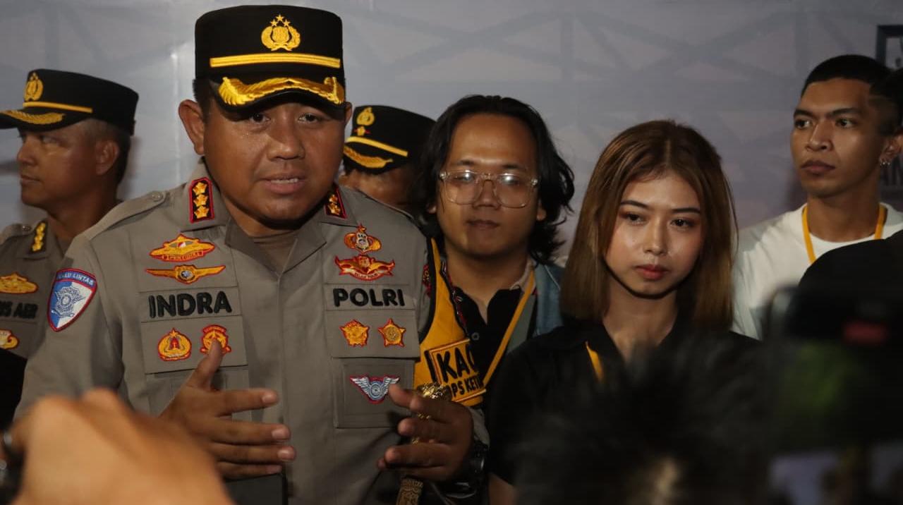 Fakta baru kasus jasad pelajar di Tangerang, luka dada diduga akibat senjata tajam. Polisi periksa 8 saksi dan dalami dugaan tawuran.