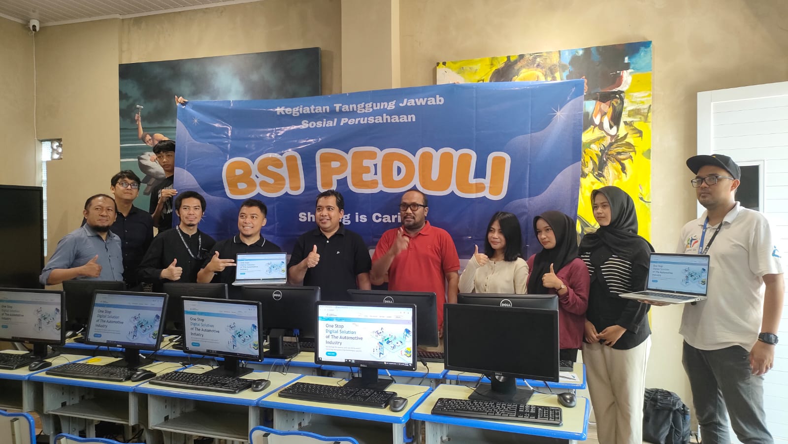 PT BSI dan PKBM Tan Malaka berkolaborasi dorong literasi digital lewat bantuan 17 unit komputer untuk tingkatkan kualitas pembelajaran.