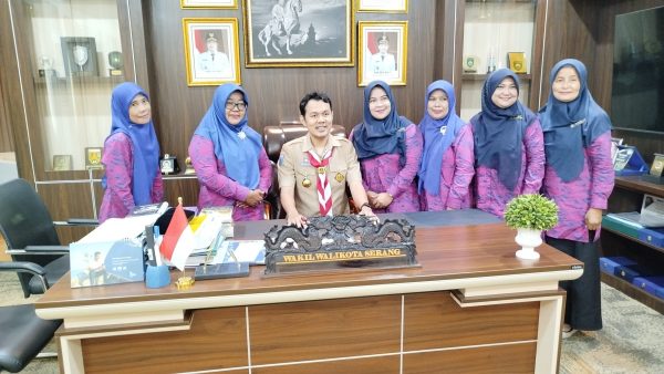 Sejumlah guru TK swasta di Kota ngadu ke Wakil Wali Kota Serang Nur Agis Aulia mereka berharap dibuatkan adanya rulasi pengangkatan PPPK