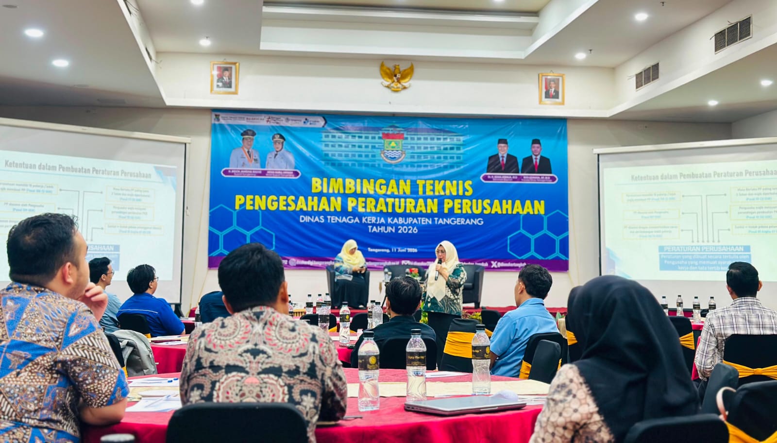 Disnaker Tangerang mendorong perusahaan tertib mendaftarkan PKB dan PP untuk menciptakan hubungan industrial harmonis dan berkeadilan.