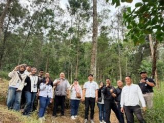 Perhutani Divre Jateng Bersama PT Desa Ratu Bagus Cek Lokasi Kerjasama Penanaman Kopi di Petak 32 dan 33 RPH Blumbang BKPH Lawu Utara 