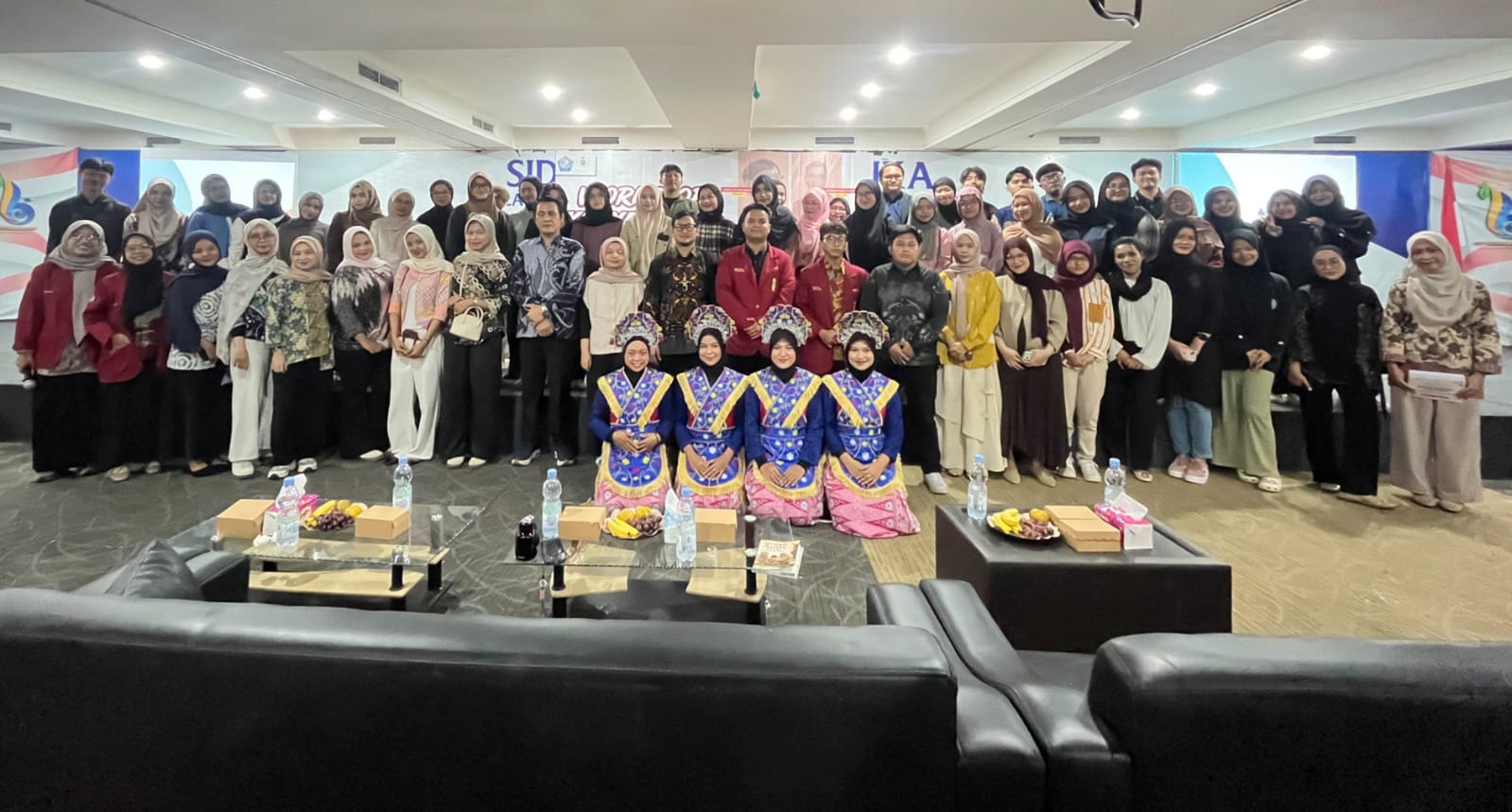PK IMM FKIP UMT menggelar workshop karya ilmiah untuk meningkatkan kompetensi mahasiswa dalam menulis dan publikasi artikel jurnal.